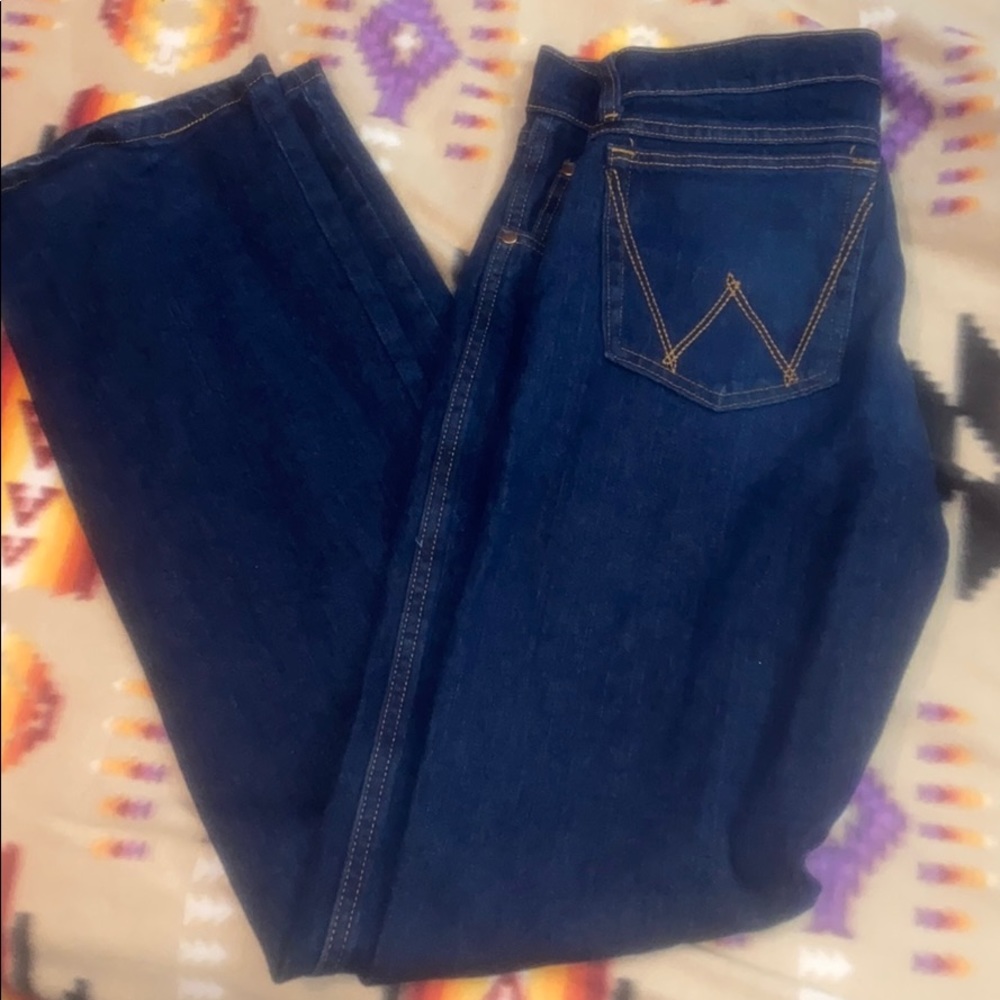 Wrangler 32x34 distressed jeans